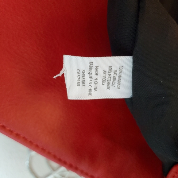 BP Red Fold Over Flap w/ Snap Closure Bag *NwT* - Picture 6 of 9